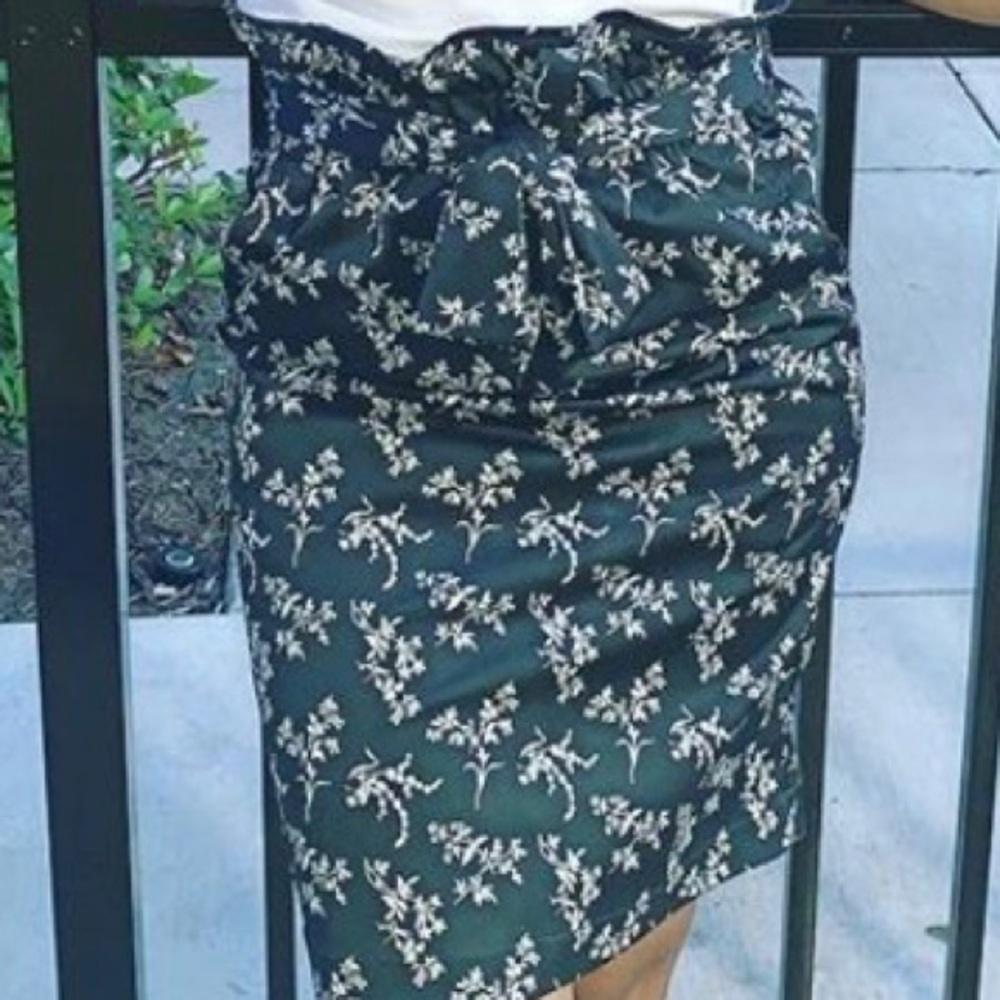 Black and white H&M floral skirt